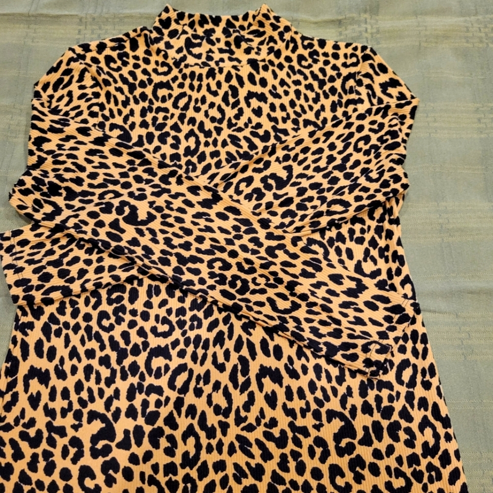 Long sleeve animal print jersey top. Brand No Boundaries, size L. Beige and blac